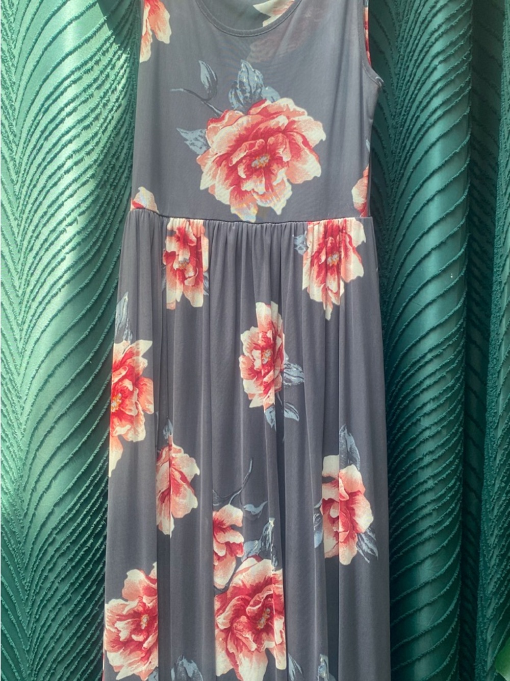 Soprano Floral Maxi Dress in Gray with Pink Accents - Picture 2 of 4